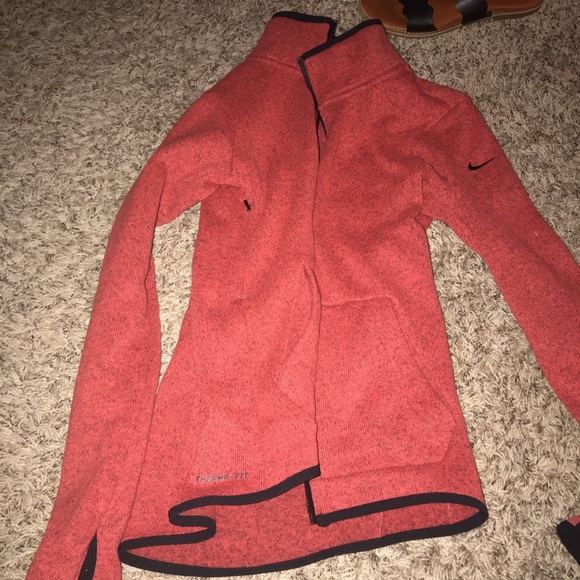 Nike jackets and sweatshirt - Picture 3 of 3